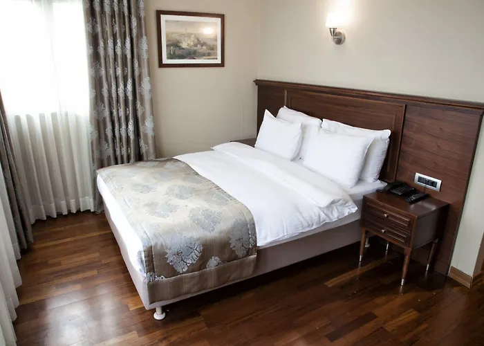 Crestium Taksim Prive & 4*