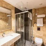 Crestium Taksim Prive & 4*
