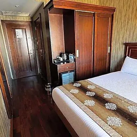 Crestium Taksim Prive &