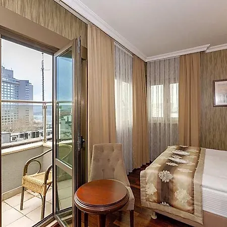 Crestium Taksim Prive &