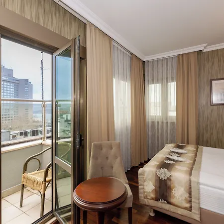 Crestium Taksim Prive & 4*
